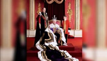 Carlos III posa con sus herederos al trono en nuevo retrato de la coronación