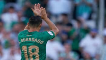 Amplía Andrés Guardado su contrato con Real Betis hasta el 2024 | Video