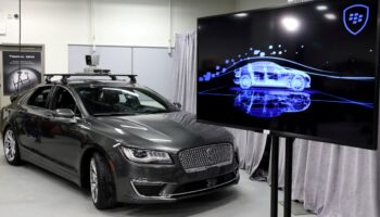 Autos eléctricos de Foxconn utilizarán el software BlackBerry