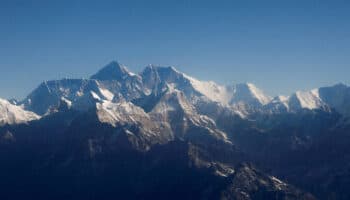 Embajada confirma rescate de cuerpos de mexicanos tras accidente cerca del Everest