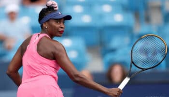 Imparte cátedra Venus Williams, de 43 años, a Veronika Kudermetova, número 16 del mundo | Video