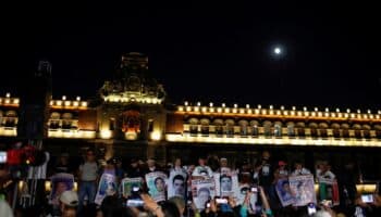 Videos y fotos | Madres y padres de Ayotzinapa marchan a 9 años de la desaparición de los 43 normalistas