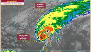 Huracán Tammy se fortalece en aguas abiertas del Atlántico