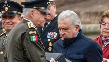 Condecoración de Cienfuegos, consumación del militarismo en México: Esquivel
