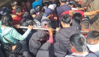 Encuentran a 130 migrantes guatemaltecos en un camión en Veracruz