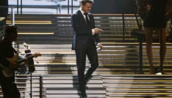 Luis Miguel saluda a Peso Pluma en su concierto de CDMX | Video