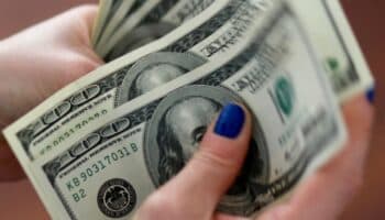 Dólar alcanza máximo trimestral después de que la inflación estadounidense rebasara proyecciones