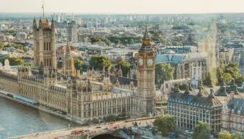 Reino Unido acusa al espionaje ruso de intentar interferir en sus procesos democráticos desde 2015