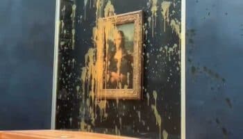 Dos activistas arrojan sopa sobre la protección de cristal de la Mona Lisa | Video