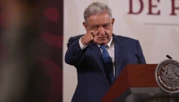 AMLO pide no votar por políticos antimexicanos en EU tras acciones de DeSantis