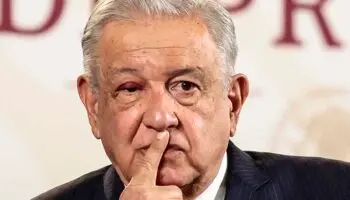 Aristegui en Vivo: Gobierno ‘condona’ impuestos a Pemex; proyecto para blindar leyes irá con iniciativas de AMLO; aprueban enjuiciar a Mayorkas y más