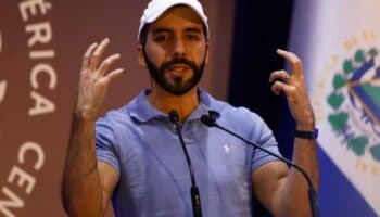 Bukele dice que ganó las elecciones con más de 85% de los votos