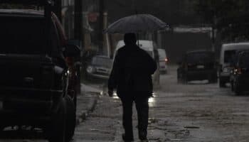 Dos heridos por fuertes vientos de frente frio 32 en Yucatán