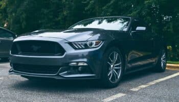 CDMX: Detienen a hombre que presuntamente robó y chocó Mustang de 1.7 mdp