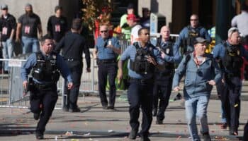 Jugadores de la NFL piden que tiroteo sirva para que Congreso recapacite sobre restricción de armas: Esquivel