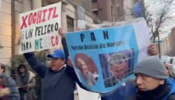 Videos | Migrantes mexicanos protestan contra Xóchitl Gálvez en Nueva York