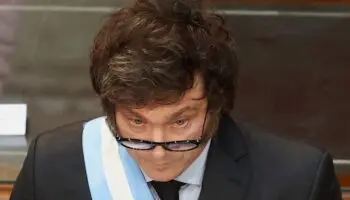 Senado de Argentina rechaza 'mega decreto' de Milei