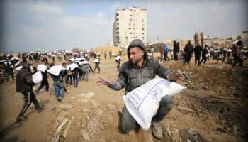 Denuncian decenas de muertos en nuevo ataque israelí a gazatíes que esperaban ayuda humanitaria