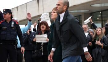 Dani Alves abandona la cárcel en España tras pagar una fianza de un millón de euros