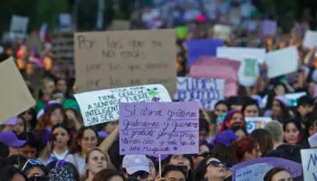 Con marcha del 8M ejercemos derecho a la libertad de expresión y a la reunión pacífica: AI | Video
