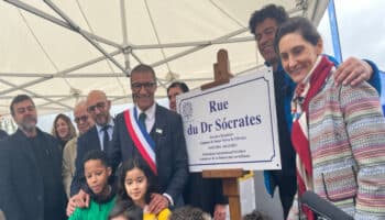 París 2024: Honran al mítico Sócrates en la Villa Olímpica | Video