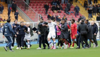 Despide Lecce a su técnico por agredir a un jugador rival | Video