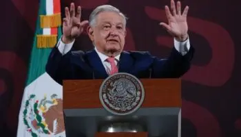 Ecuador prohibió vuelos a México tras allanar embajada, dice AMLO