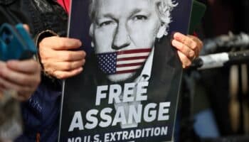 Julian Assange se declararía culpable de un delito y lograría su libertad: Documento