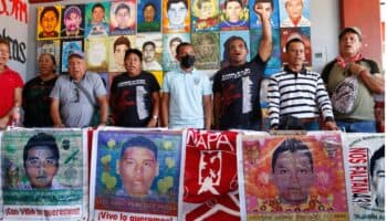 AMLO expresa "respeto" por los padres de Ayotzinapa pese al fin del diálogo