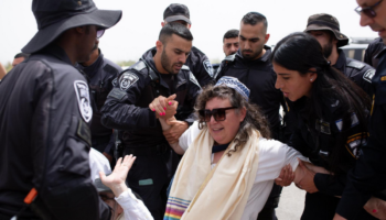 Detienen a siete rabinos y una periodista estadounidense por intentar ingresar comida en Gaza | Video