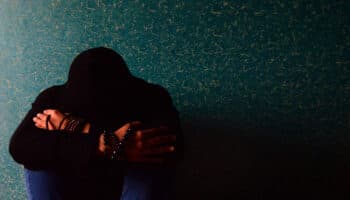 Identifican a los tres grupos que tuvieron mayor riesgo de quitarse la vida durante la pandemia