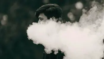 La OMS da a conocer informe sobre consumo de alcohol y uso de vapeadores entre adolescentes