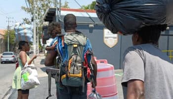 Desalojan a migrantes de CDMX, los llevan a Cuernavaca y los dejan a su suerte