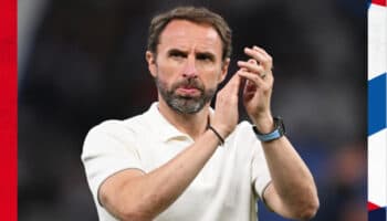 Devoran los Tres Leones a su técnico Gareth Southgate | Video