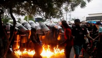 Maduro reconoce decenas de detenidos en Venezuela; acusa acciones 'terroristas'