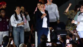 Sheinbaum convoca a jóvenes a seguir construyendo la 4T; promete salud, educación y vivienda