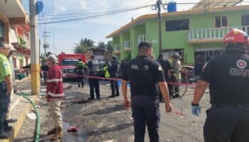 Explota camioneta con pirotecnia en Tepetlixpa, Edomex; hay un muerto y 13 heridos