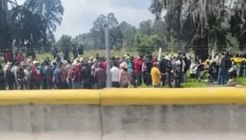 Continúa bloqueo en la autopista México-Puebla y Arco Norte, campesinos exigen el pago de tierras