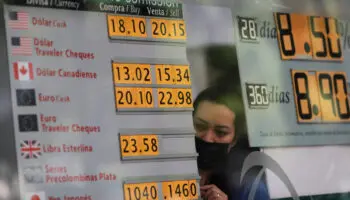 Peso mexicano cae por segundo día tras incursión de EE.UU. en Venezuela