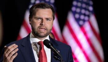 Trump hará deportaciones masivas, comenzando con 1 millón de indocumentados: Vance