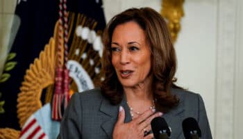 Harris visita frontera sur de EU mientras Trump se centra en la migración