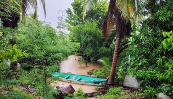 Huracán John deja dos muertos y 30 poblados incomunicados en Oaxaca