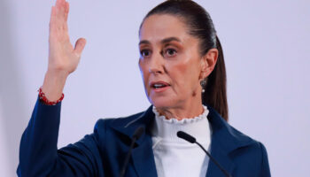Sheinbaum niega ser una 'autoritaria' tras polémica iniciativa que blinda sus reformas