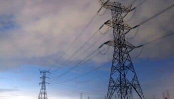 Inversiones públicas y privadas en generación eléctrica sumarán 12 mil millones de dólares