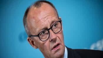 Líder de la oposición alemana equipara la paridad de género con ascenso de mujeres incompetentes