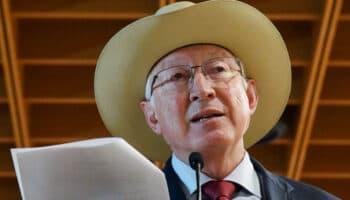 Ken Salazar se dice sorprendido de que México no celebre detención de líderes de cártel de Sinaloa