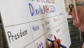 Harris y Trump empatan en Dixville Notch, primera localidad en votar en EU