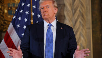 Trump insiste en construir el muro pese a incremento en el costo