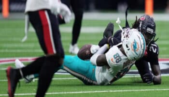 NFL: Mueve Grant DuBose las extremidades tras golpazo en la cabeza | Video