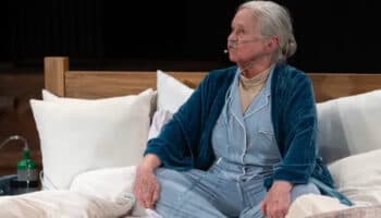 Un Momento de Teatro: 'Apuntes sobre el deterioro de mi madre', una obra sobre el declive de la vida | Video